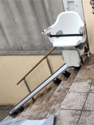 階段昇降機、階段リフト、福祉用具