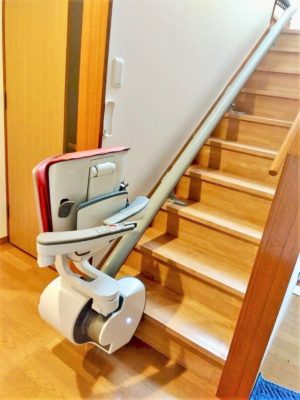 階段昇降機、階段リフト、ステアリフト、福祉用具