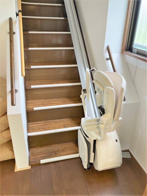 いす式階段昇降機、階段リフト、階段、福祉用具