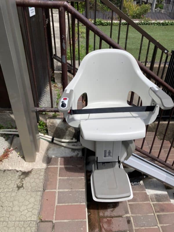 階段昇降機、階段リフト、福祉用具、階段、屋外階段