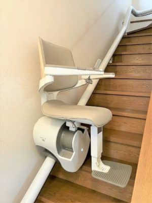階段昇降機、階段リフト、福祉用具、屋内、L字階段