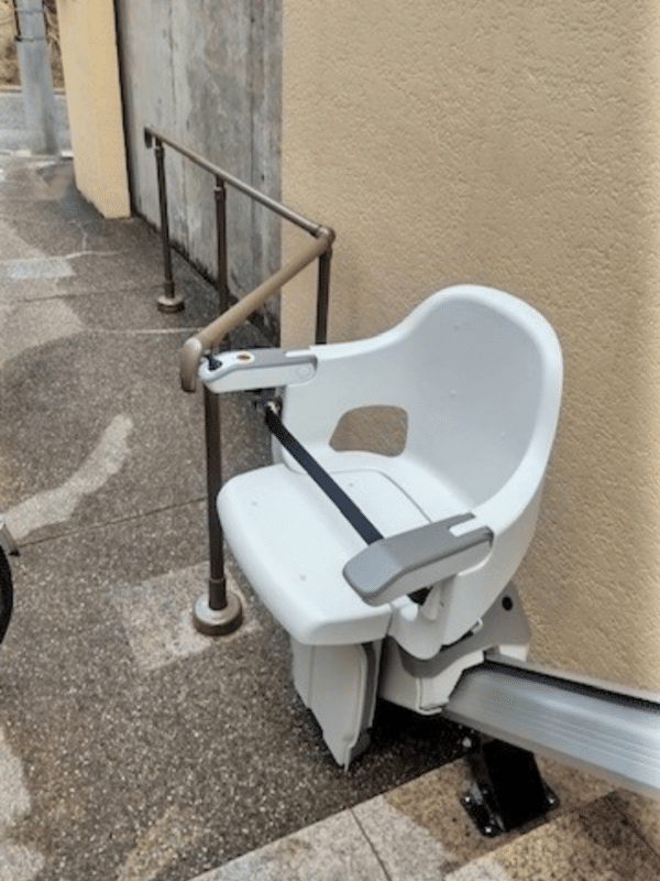 階段昇降機、階段リフト、福祉用具