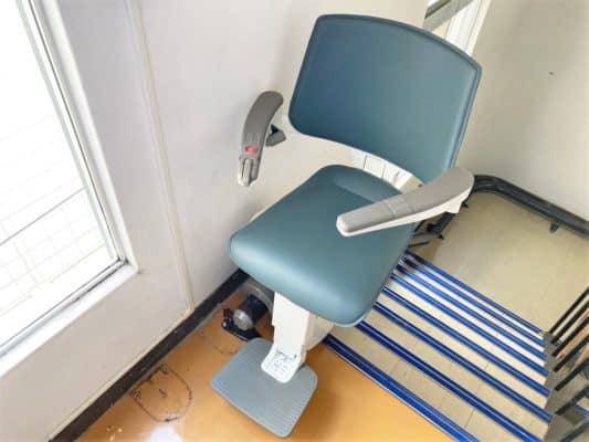 階段の昇り降りが楽になる福祉用具。階段昇降機。階段リフト。