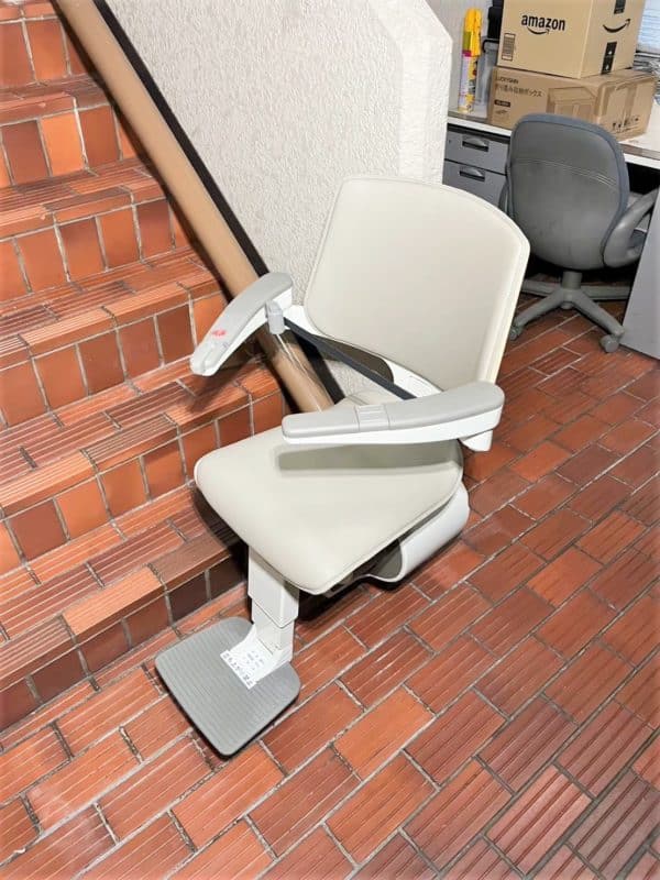 階段昇降機、階段リフト、福祉用具
