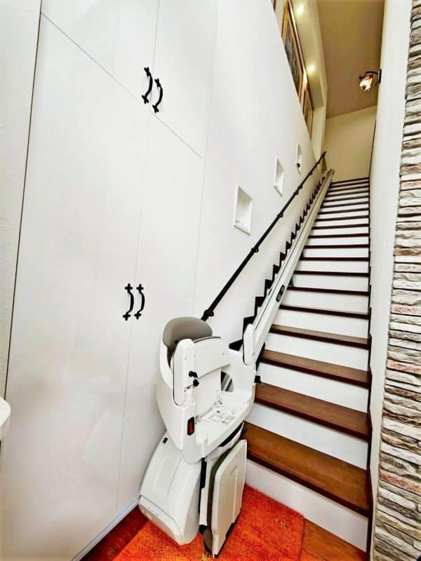 階段昇降機、階段リフト、福祉用具