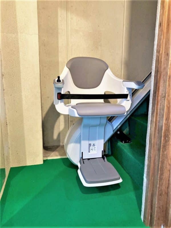 階段昇降機、階段リフト、福祉用具