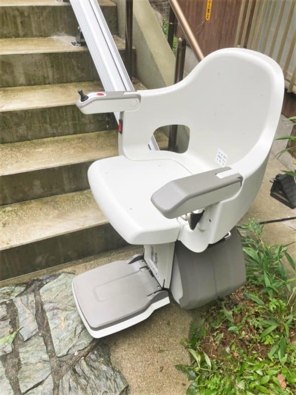 いす式階段昇降機、階段リフト、階段、屋外階段、福祉用具