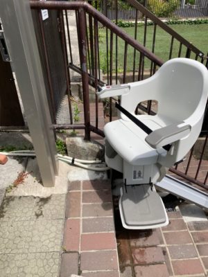 階段昇降機、階段リフト、福祉用具、階段、屋外階段