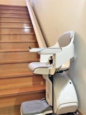 いす式階段昇降機、階段リフト、階段、福祉用具