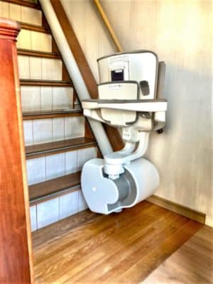 階段の昇り降りが楽になる福祉用具。階段昇降機。階段リフト。