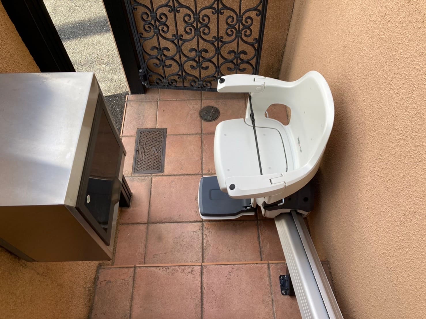 階段昇降機 屋外用 レバントアウトドア