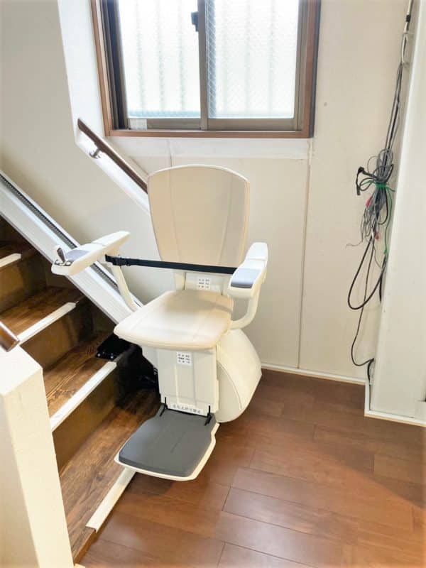 いす式階段昇降機、階段リフト、階段、福祉用具