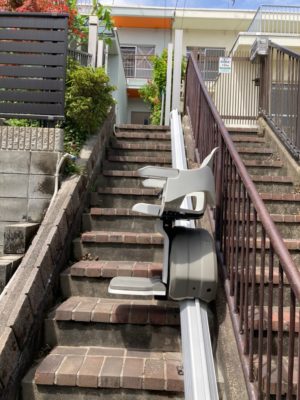 階段昇降機、階段リフト、福祉用具、階段、屋外階段