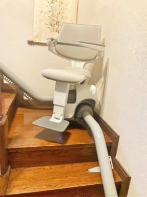 いす式階段昇降機、階段リフト、階段、福祉用具