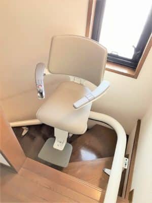 階段昇降機、階段リフト、福祉用具、屋内、L字階段