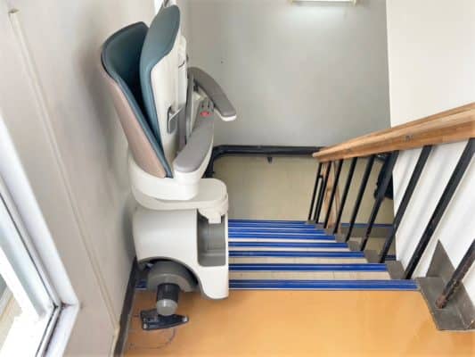 階段の昇り降りが楽になる福祉用具。階段昇降機。階段リフト。