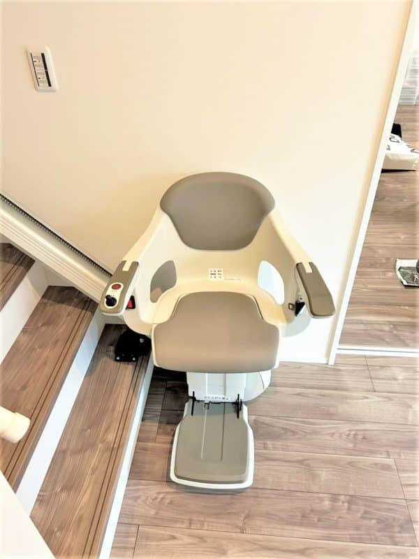 階段昇降機、階段リフト、福祉用具