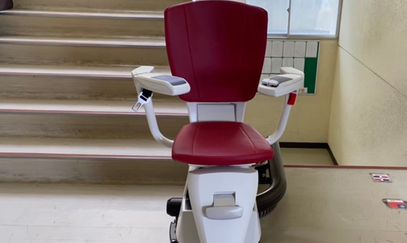 曲線型　階段昇降機