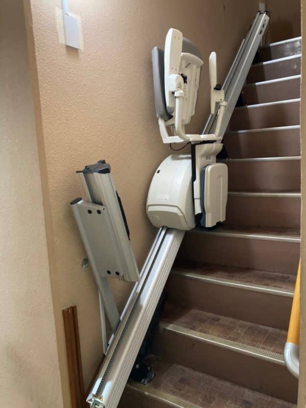 階段昇降機 折畳レール 屋内直線型