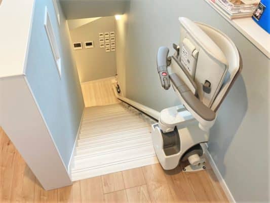 いす式階段昇降機、階段リフト、福祉用具、階段
