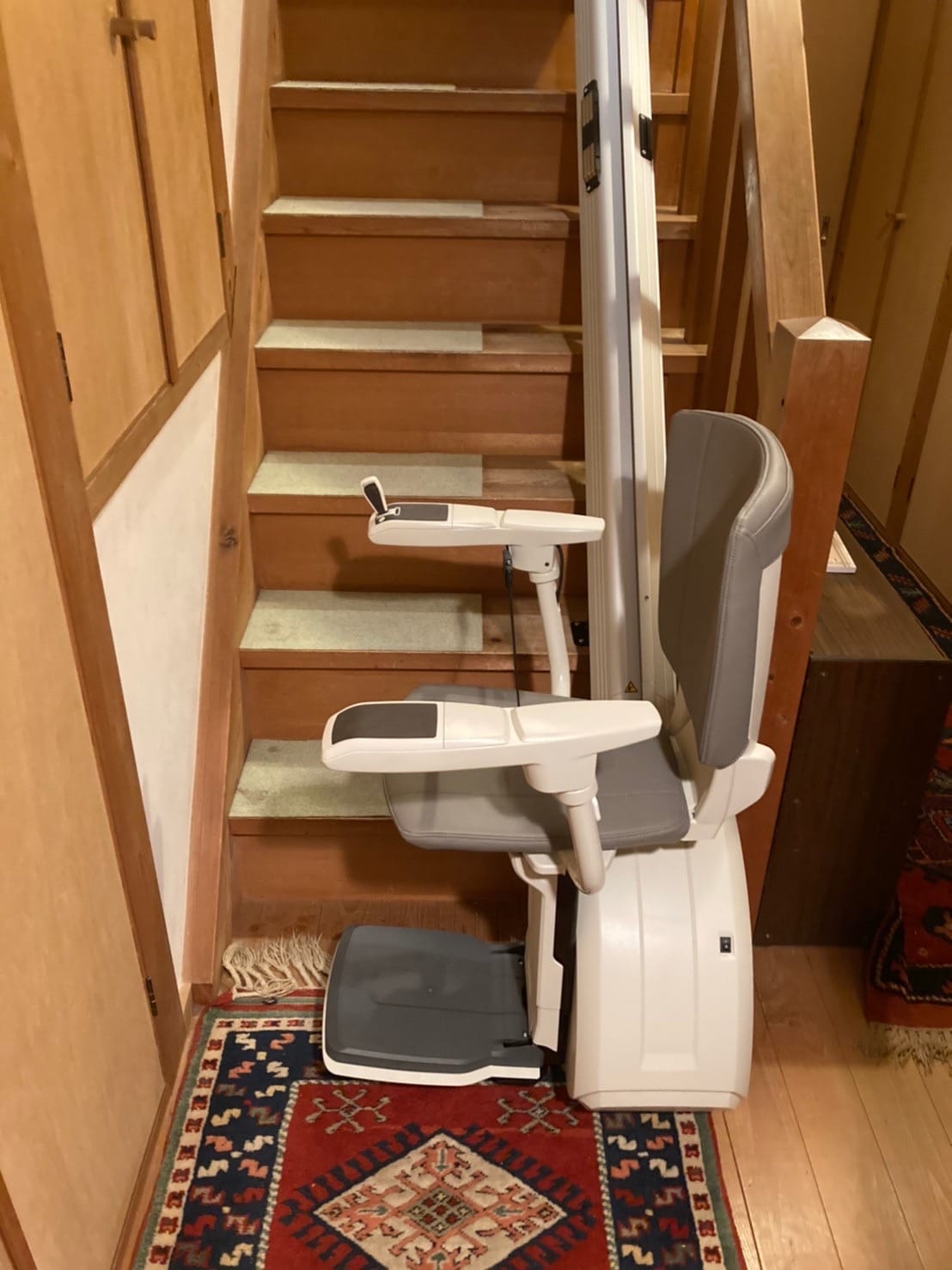 階段昇降機　折畳レール　屋内直線階段