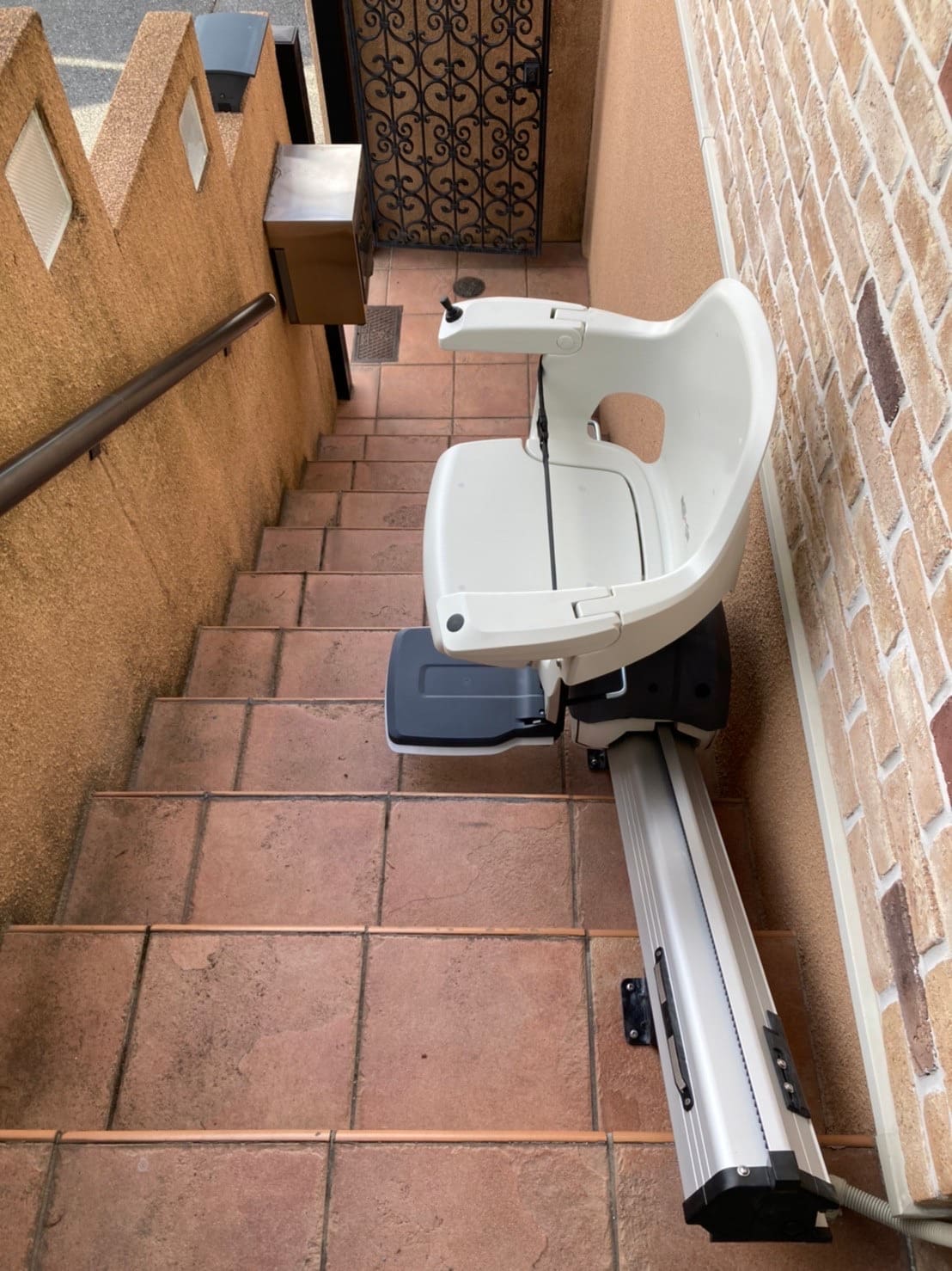 階段昇降機　屋外用　レバントアウトドア