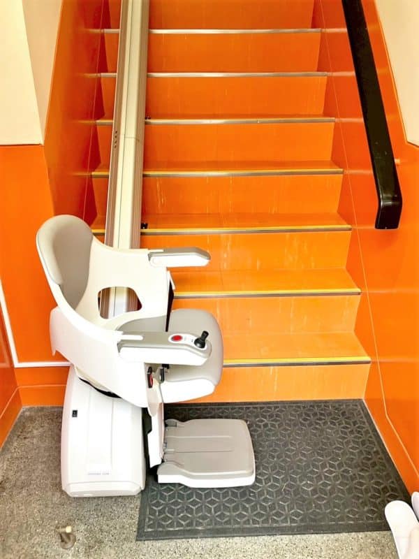 階段昇降機、階段リフト、福祉用具