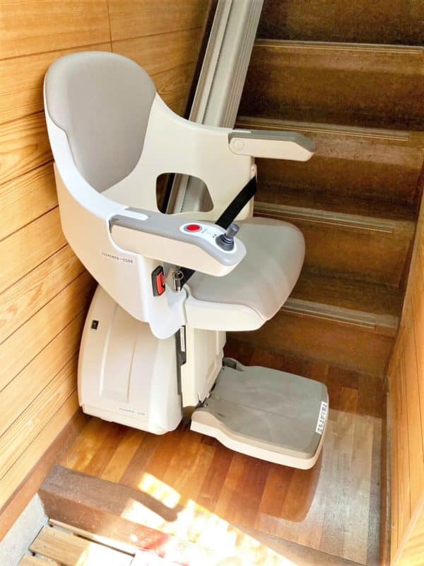 階段昇降機、階段リフト、福祉用具