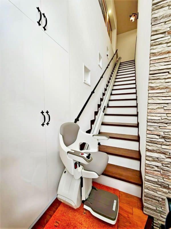 階段昇降機、階段リフト、福祉用具