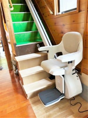 階段昇降機、階段リフト、福祉用具