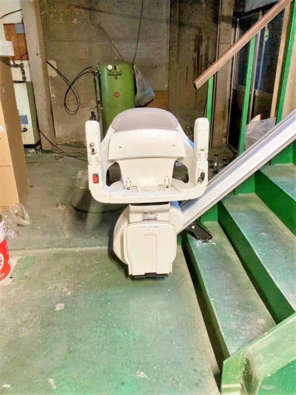 階段昇降機、階段リフト、