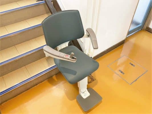 階段の昇り降りが楽になる福祉用具。階段昇降機。階段リフト。