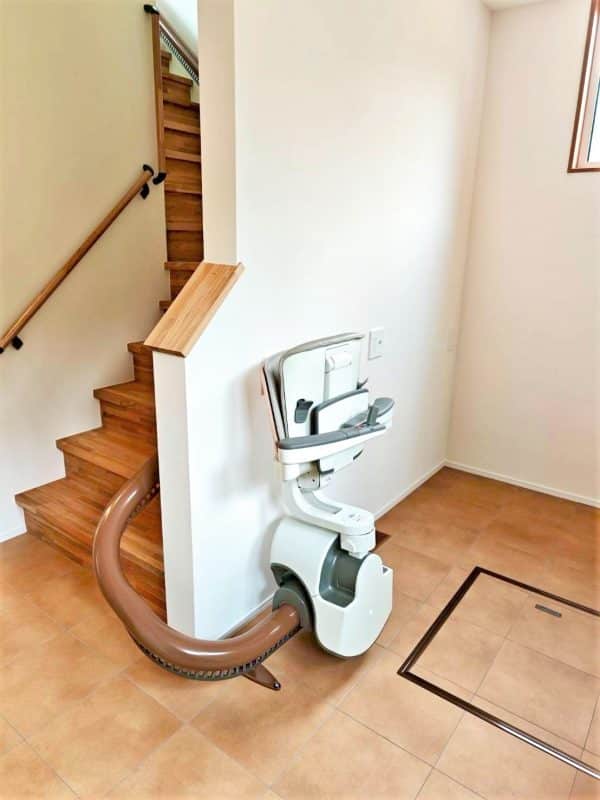 階段昇降機、階段リフト、福祉用具