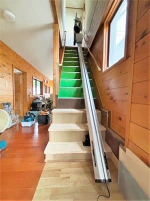 階段昇降機、階段リフト、レール、福祉用具