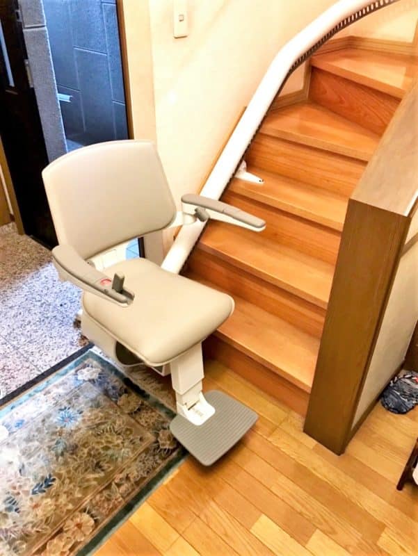 いす式階段昇降機、L字階段、曲がり階段、自宅用福祉用具
