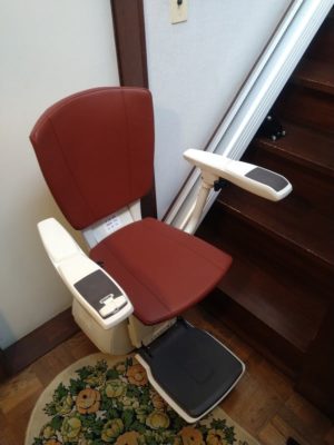 階段昇降機（上階自動回転）