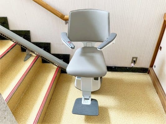いす式階段昇降機、階段リフト、福祉用具