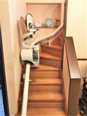 いす式階段昇降機、L字階段、曲がり階段、自宅用福祉用具
