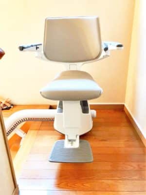 いす式階段昇降機、L字階段、曲がり階段、自宅用福祉用具