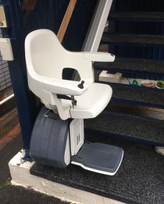 いす式階段昇降機、階段リフト、階段、屋外階段、福祉用具