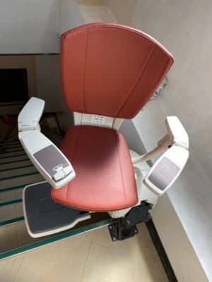 階段昇降機（上階）