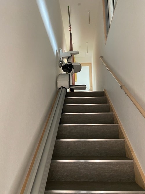 階段昇降機　上階手動回転　レバント