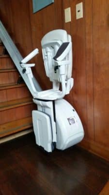 階段昇降機（折り畳んだ状態）