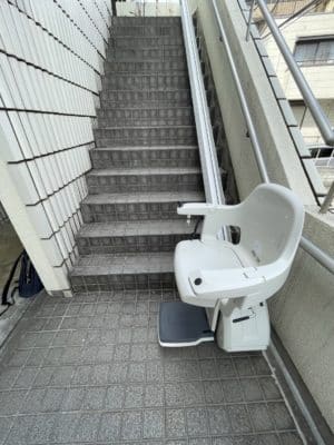 階段昇降機 屋外用直線タイプ