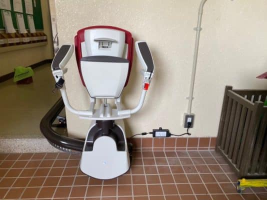 階段昇降機　曲線型