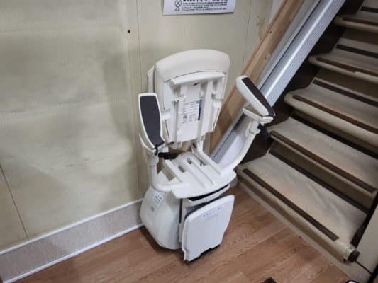 階段昇降機　折畳んだ状態