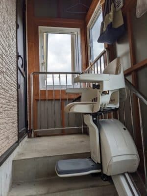 段昇降機　屋内用直線型上階手動回転タイプ