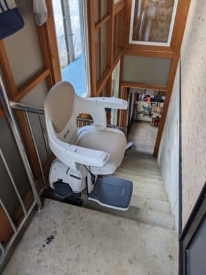 段昇降機 屋内用直線型上階手動回転タイプ