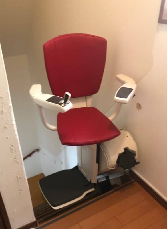 階段昇降機 屋内直線型 上階自動回転タイプ