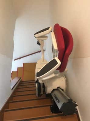 階段昇降機 屋内直線型 上階自動回転タイプ